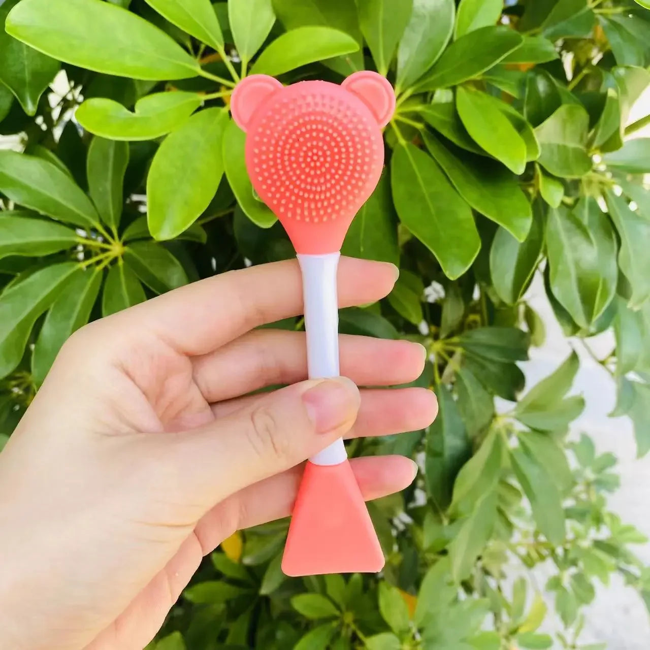 Double-head silicone mask applicator with brush and scoop ends pink