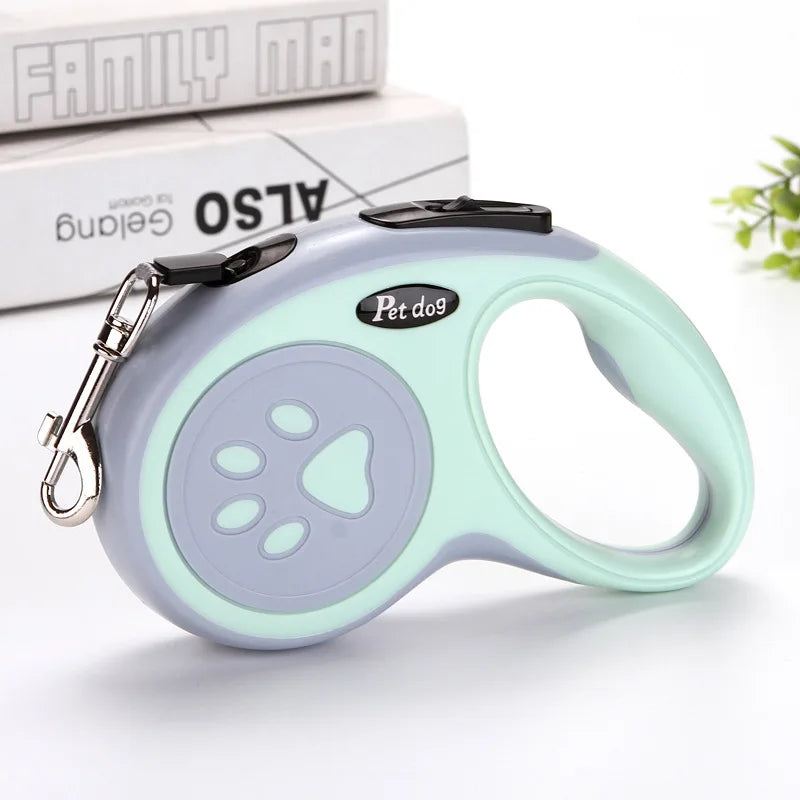 Blue tangle-free leash