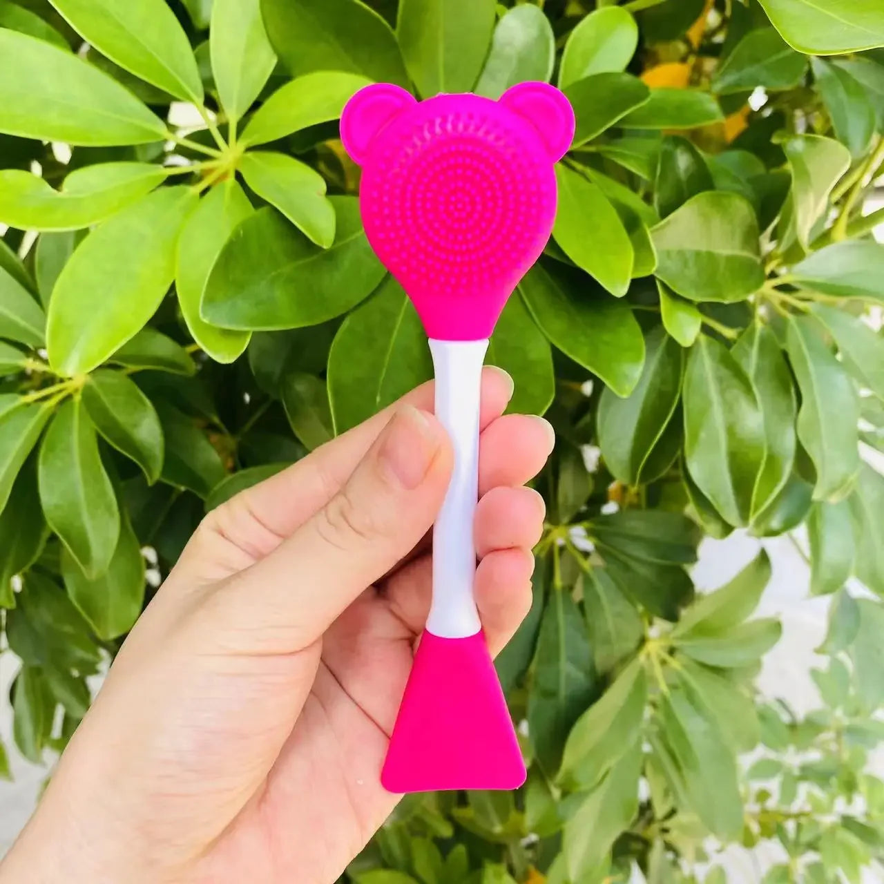 Double-head silicone mask applicator with brush and scoop ends- Dark Pink