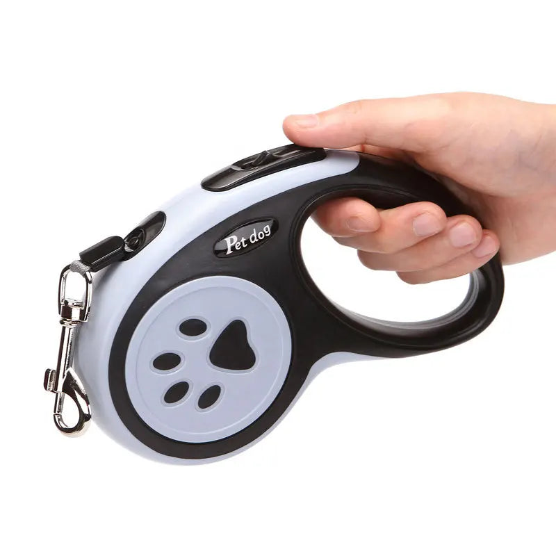 One-touch lock mechanism on a black retractable dog leash